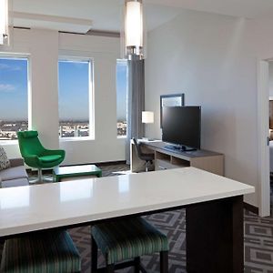 One-Bedroom Queen Suite